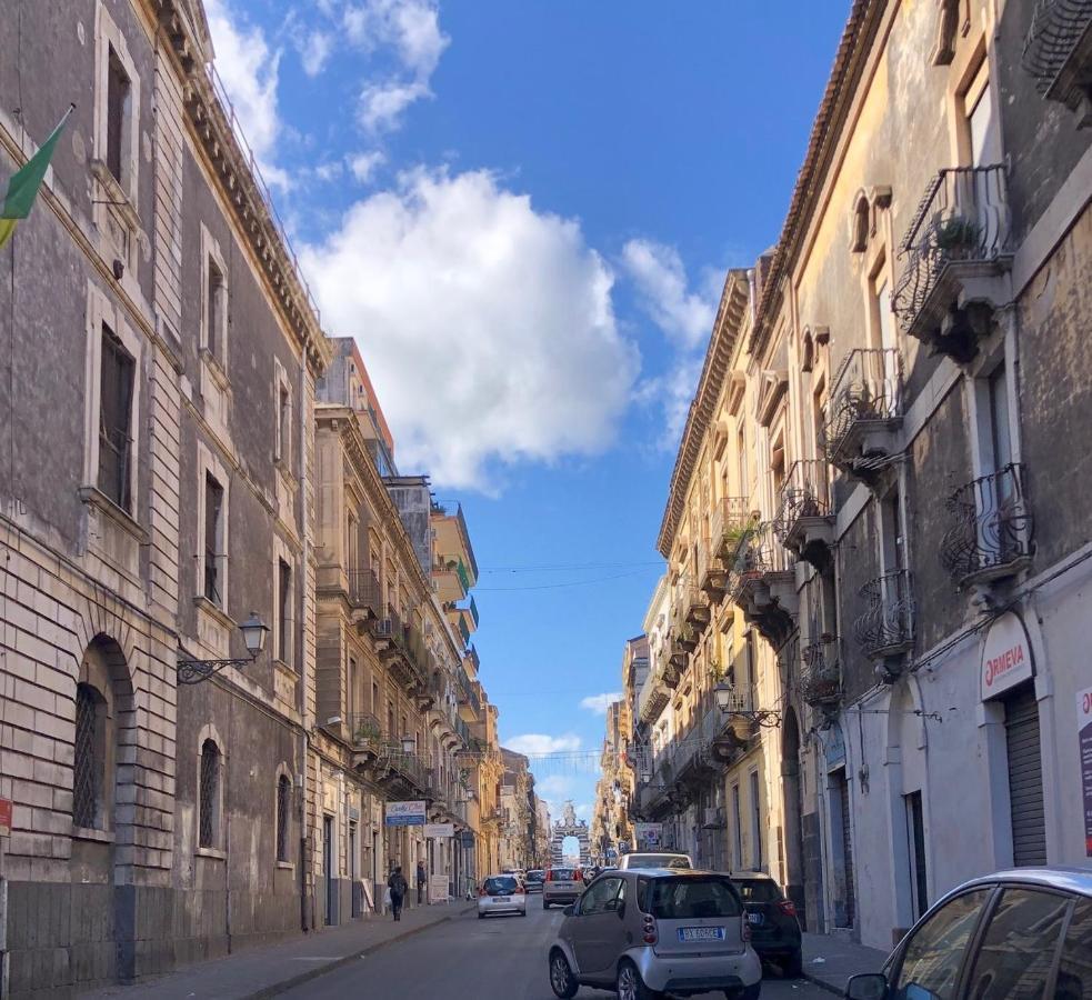 Casa Giniusa Central Studio Катания Екстериор снимка
